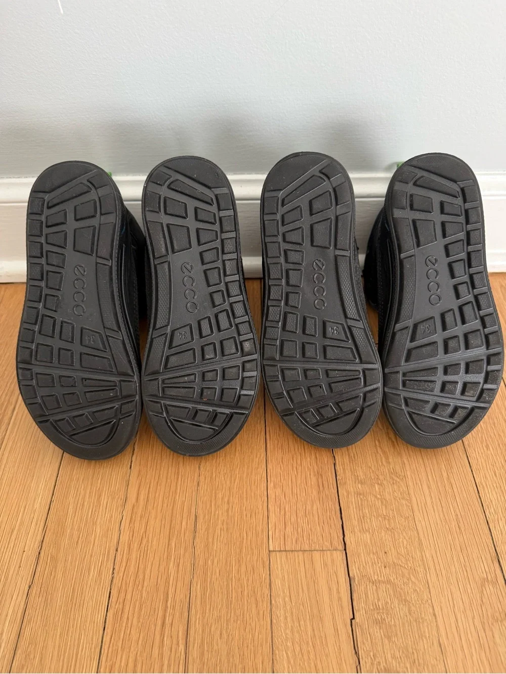 Ecco Urban Snowboarder Winter Boot Boys US 2.5 EU 34 UK 2 Black Set of 2